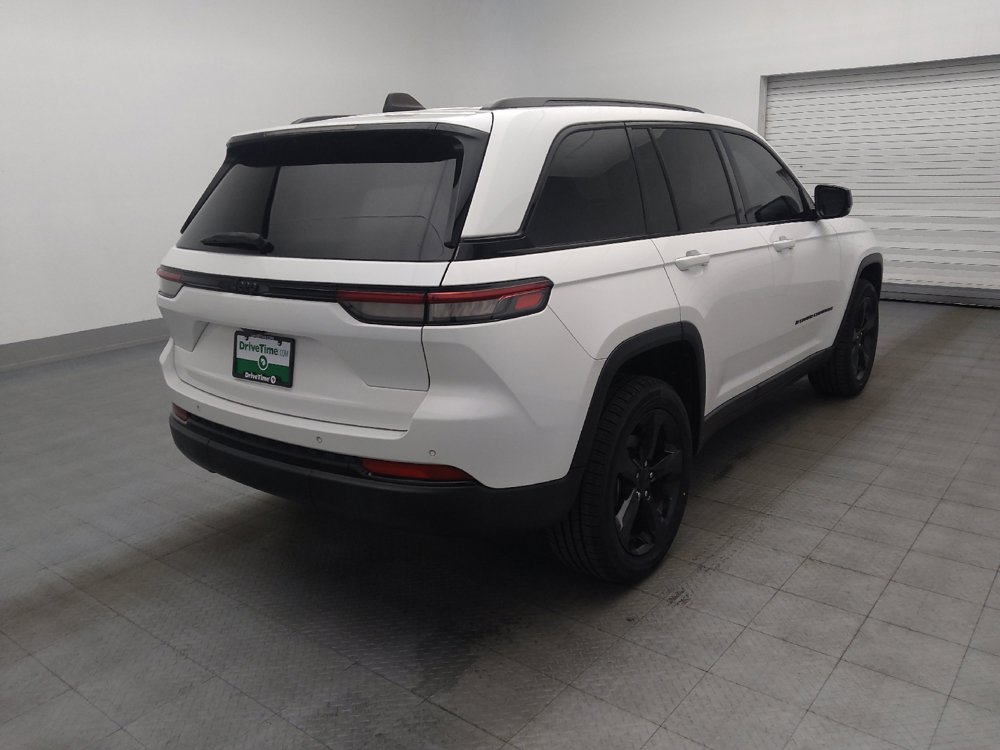 Used 2023 Jeep Grand Cherokee Altitude RWD image 9