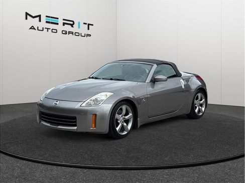 Used 2009 Nissan 350Z Touring RWD image 4