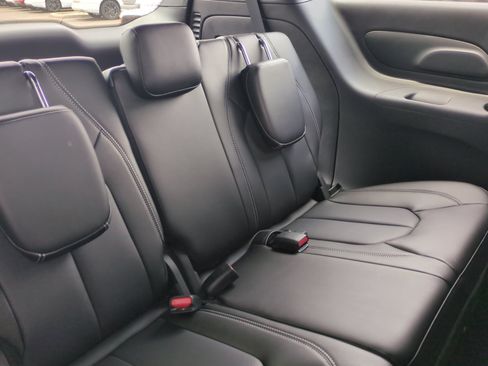 New 2026 Chrysler Pacifica Select FWD image 18
