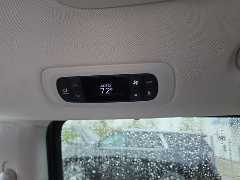 Used 2024 Chrysler Pacifica Touring-L FWD image 27