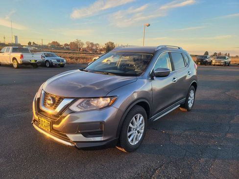 Used 2017 Nissan Rogue SV image 12