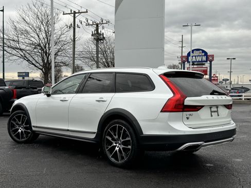 Used 2018 Volvo V90 T6 Cross Country w/ Convenience Package image 17