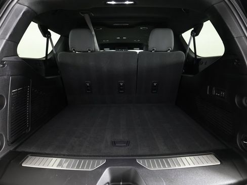 Used 2026 Chevrolet Suburban Z71 w/ Comfort Package image 13