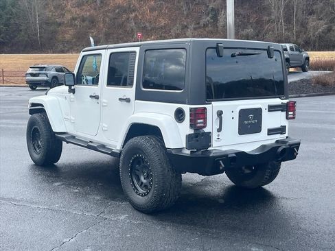 Used 2012 Jeep Wrangler Unlimited Sahara w/ Connectivity Group image 3