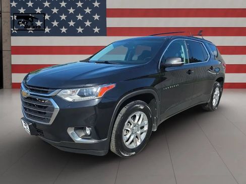 Used 2020 Chevrolet Traverse LT w/ Driver Confidence II Package AWD/4WD image 1