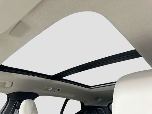 New 2026 Volvo XC40 B4 Plus w/ Protection Package Premier FWD image 20
