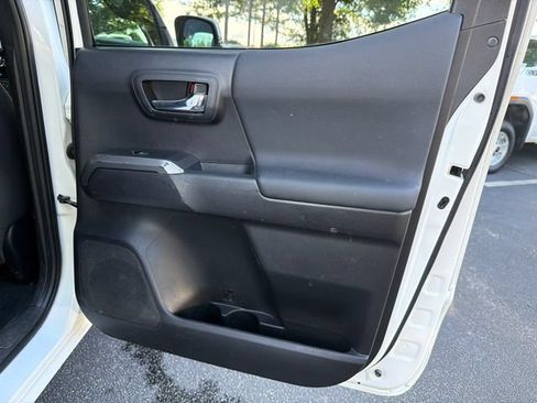 Used 2023 Toyota Tacoma TRD Off-Road w/ Technology Package AWD/4WD image 16