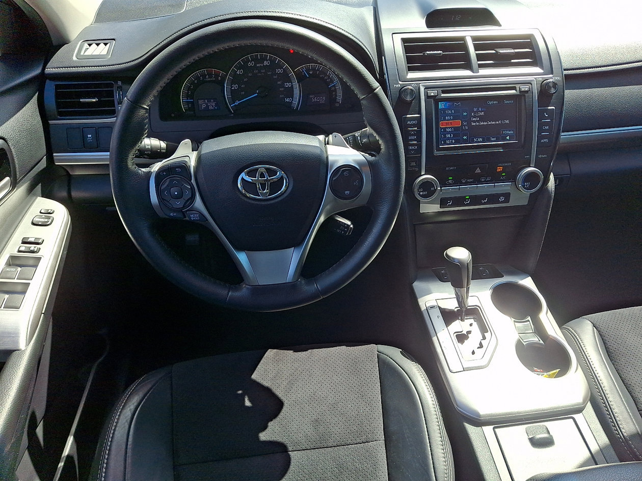 Used 2012 Toyota Camry SE w/ Leather Pkg FWD image 11