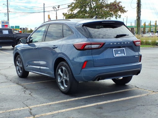 Used 2023 Ford Escape ST-Line w/ Tech Pack #1 AWD/4WD image 6