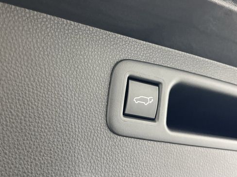 Used 2023 Toyota Highlander XSE image 28