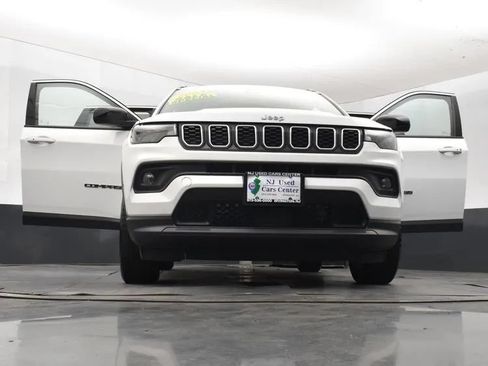 Used 2024 Jeep Compass Latitude AWD/4WD image 11