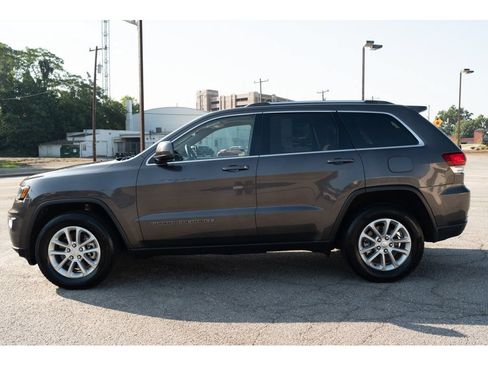 Used 2021 Jeep Grand Cherokee Laredo w/ Security & Convenience Group AWD/4WD image 5