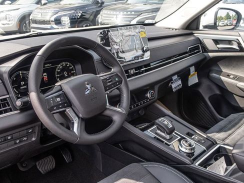 New 2024 Mitsubishi Outlander 4WD Plug-In Hybrid image 30