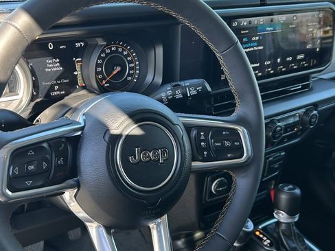 Used 2024 Jeep Wrangler Sahara image 12