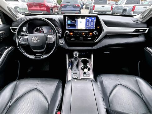 Used 2022 Toyota Highlander Platinum image 22