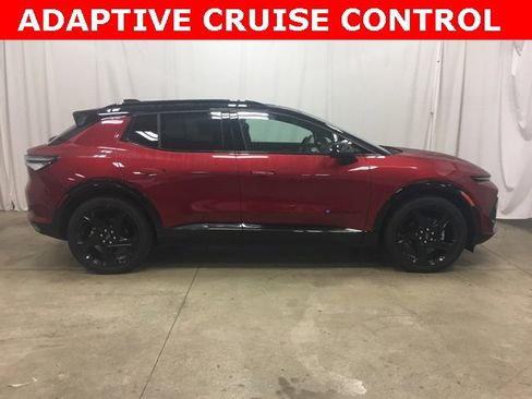 Used 2024 Chevrolet Equinox EV RS image 2