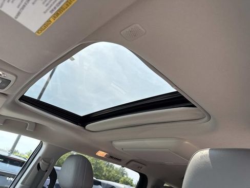 Used 2021 Toyota Sienna XLE w/ XLE Plus Package FWD image 16