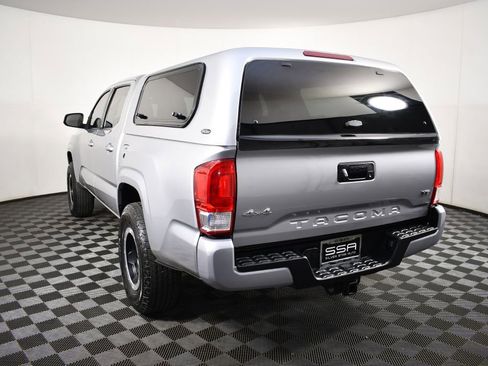 Used 2017 Toyota Tacoma SR image 11