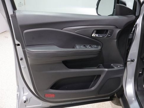 Used 2025 Honda Ridgeline RTL image 14