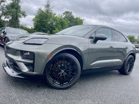 Used 2025 Porsche Macan Turbo Electric AWD/4WD image 36