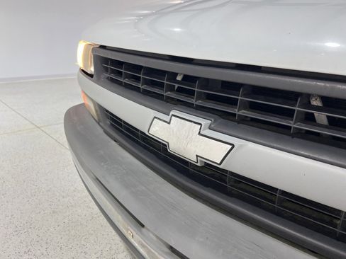 Used 2000 Chevrolet Silverado 2500 W/T w/ Firm Ride Suspension Pkg image 25