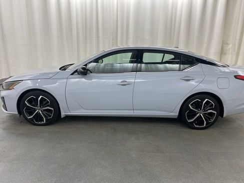 Used 2023 Nissan Altima 2.5 SR image 3