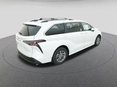New 2026 Toyota Sienna XLE FWD image 9