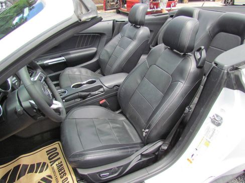 Used 2017 Ford Mustang GT Premium RWD image 10