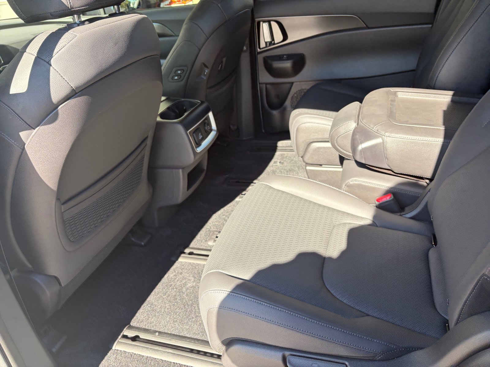 Used 2026 Kia Carnival SX Prestige FWD image 25