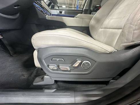 Used 2025 Hyundai Santa Fe Calligraphy AWD/4WD image 18