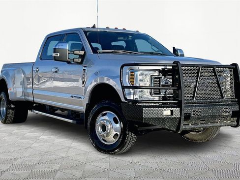 Used 2019 Ford F350 XLT w/ XLT Premium Package image 12