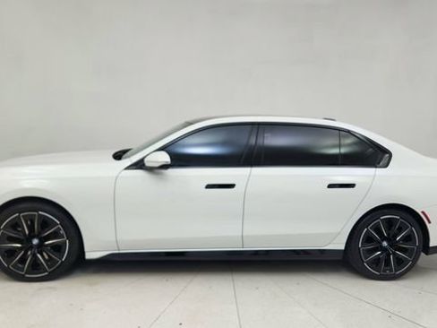 Used 2023 BMW 740i w/ Executive Package image 10