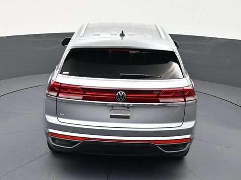 Used 2024 Volkswagen Atlas Cross Sport SE FWD image 15
