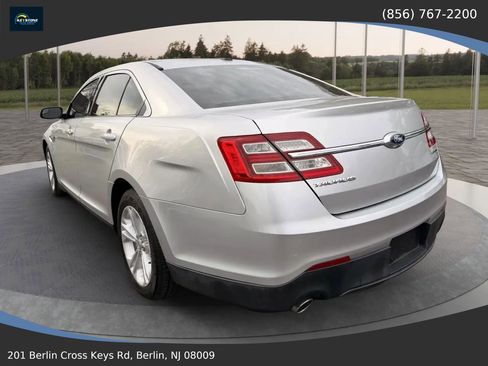 Used 2016 Ford Taurus SE FWD image 5