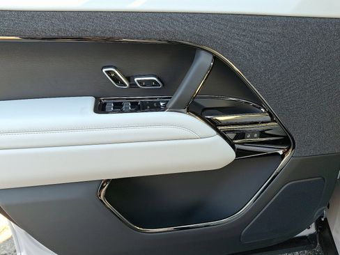New 2026 Land Rover Range Rover Sport SE image 4