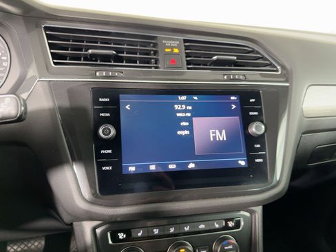 Used 2019 Volkswagen Tiguan SE image 21