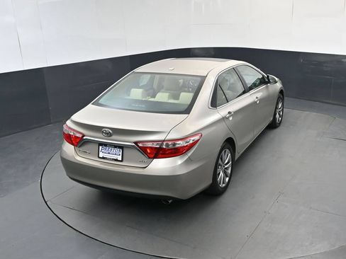 Used 2016 Toyota Camry XLE w/ Moonroof Package FWD image 32