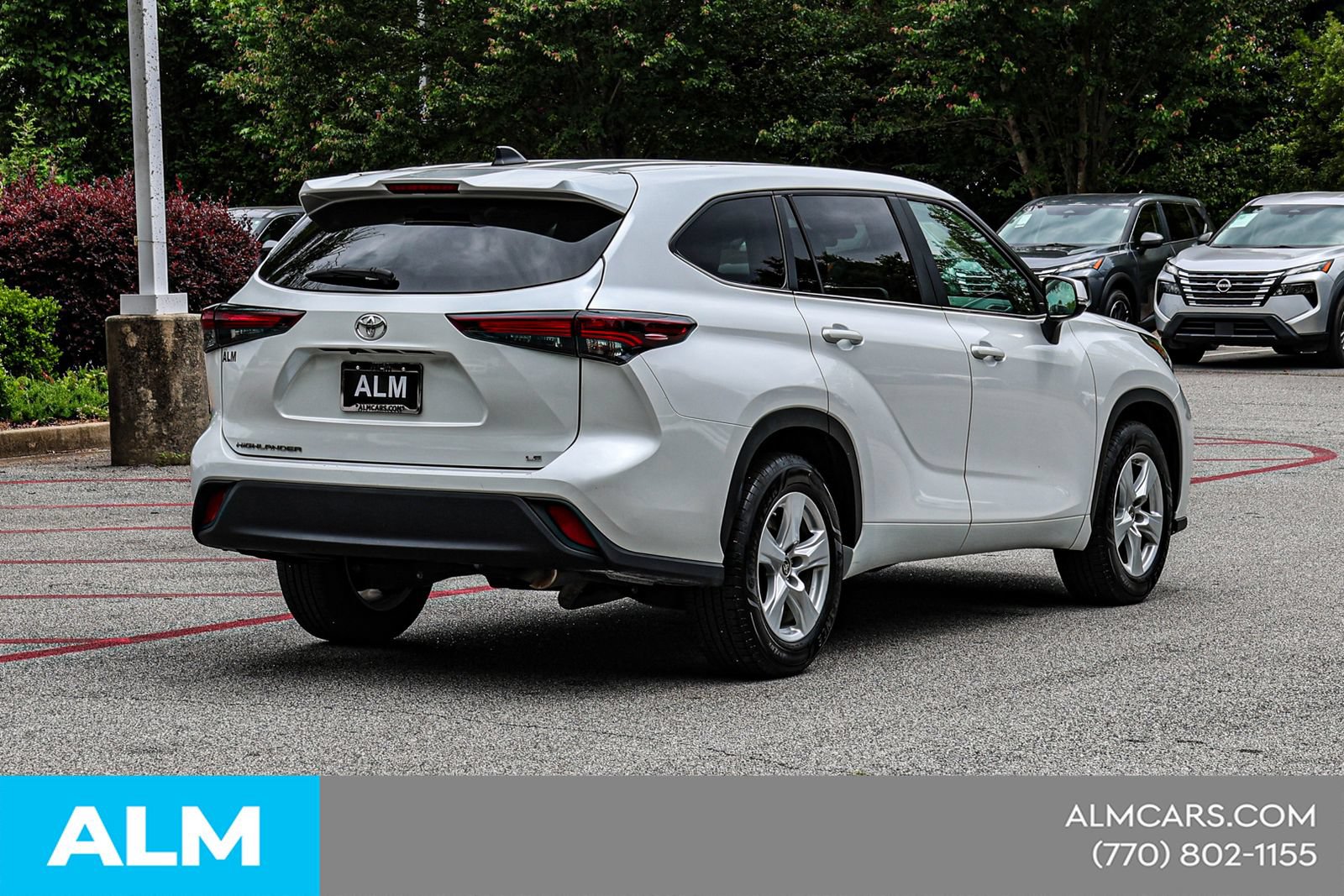 Used 2024 Toyota Highlander LE FWD image 6