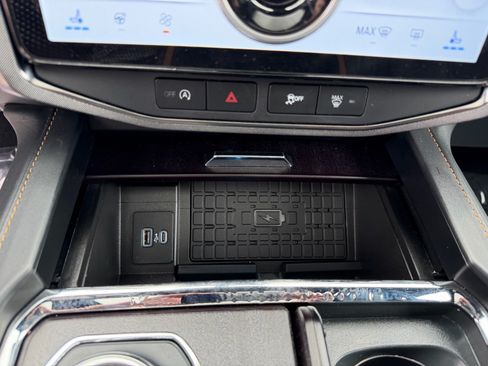 Used 2023 Ford Expedition Platinum AWD/4WD image 42