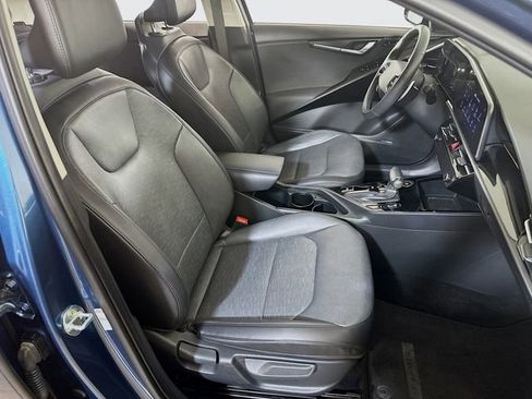 Used 2023 Kia Niro SX Touring image 12
