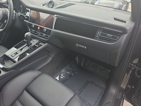 New 2026 Porsche Macan image 19