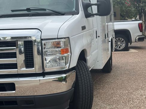 Used 2021 Ford E-350 and Econoline 350 Super Duty w/ Power Windows & Locks Group RWD image 3