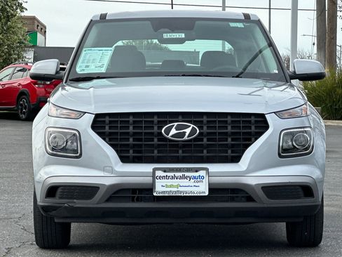 Used 2023 Hyundai Venue SE image 9