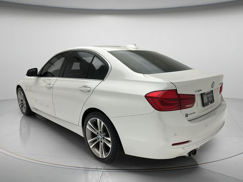 Used 2016 BMW 328i xDrive Sedan AWD/4WD image 4