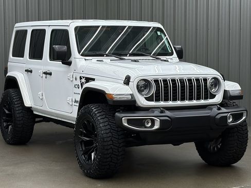 Used 2024 Jeep Wrangler Unlimited Sahara w/ Technology Group AWD/4WD image 7