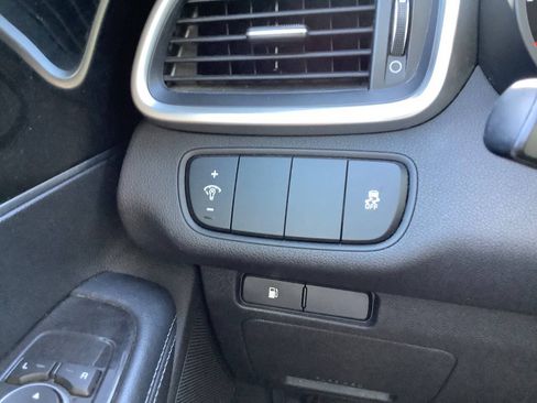 Used 2018 Kia Sorento LX AWD/4WD image 46