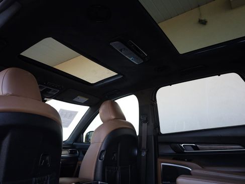 Used 2021 Kia Telluride SX w/ SX Prestige Package AWD/4WD image 23