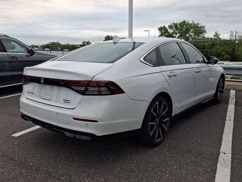 Used 2023 Honda Accord Touring image 4