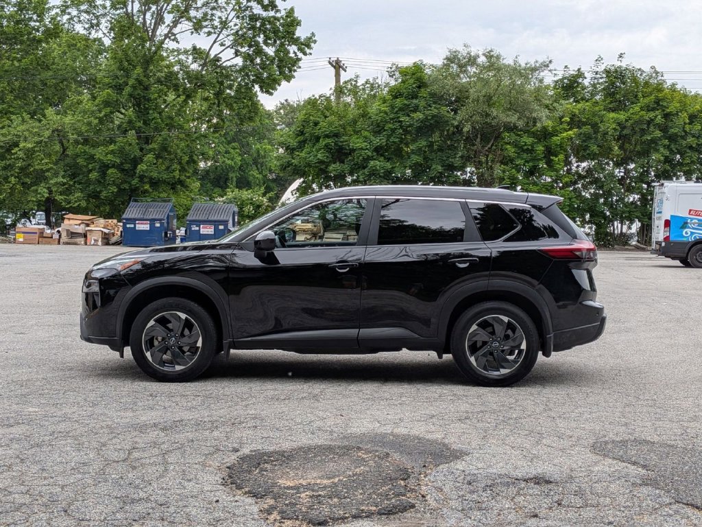 Used 2024 Nissan Rogue SV w/ SV Premium Package AWD/4WD image 9