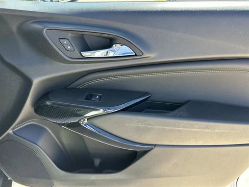 Used 2025 Chevrolet Trax LT w/ Driver Confidence Package image 21